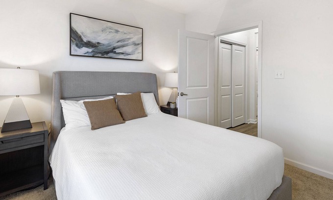 Chesapeake Apartment | Modern Apartment in Prime Location (ID1380X852)