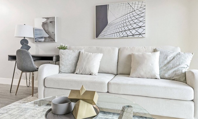 CUF Apartment | Modern Apartment in Prime Location (ID1233X149)