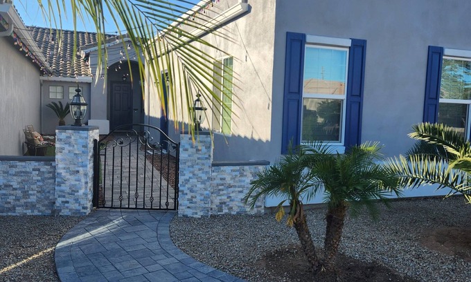 Mesa Apartment | Modern Apartment Located in the Beautiful Groves Area