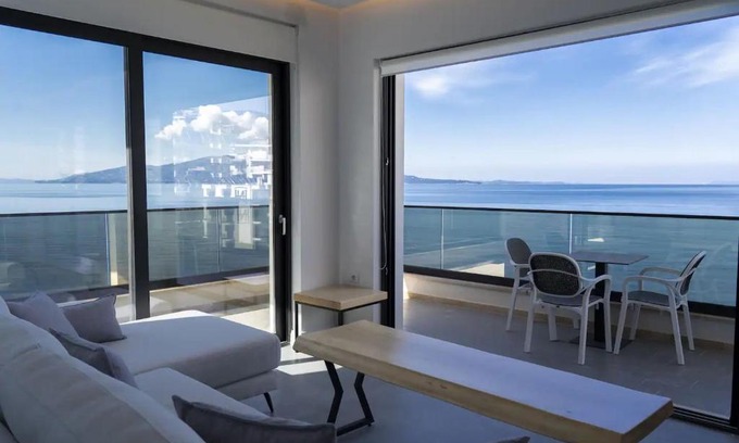 Sarande Apartment | Modern apartment near the sea