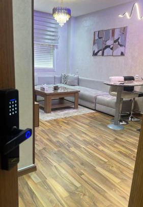 Cite Al Mohammadi Apartment | Modern Apartment Pool Service Airport Shuttle Easy Check-In Cozy Beds 7 Min from Marina
