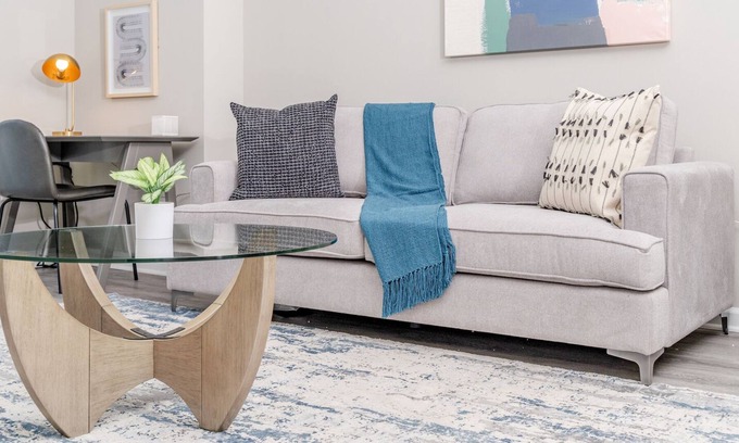 Northwest Apartment | Modern Apartment in Prime Location (ID1793X52)