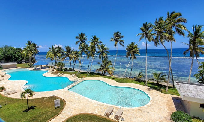 Caribbean Islands Apartment | MODERN APARTMENT WITH BEACH AND POOL