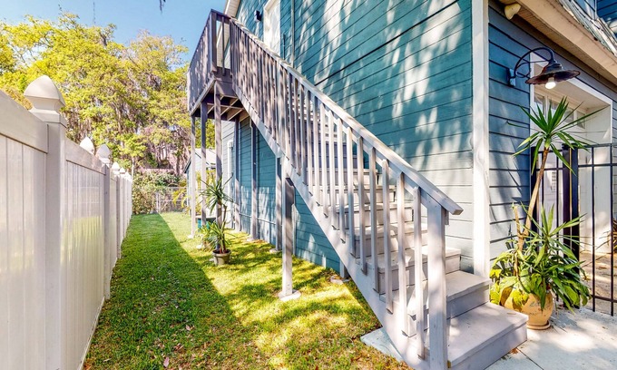 Winter Park Apartment | Modern apartment with enclosed yard, central AC, & kitchenette - dog-friendly
