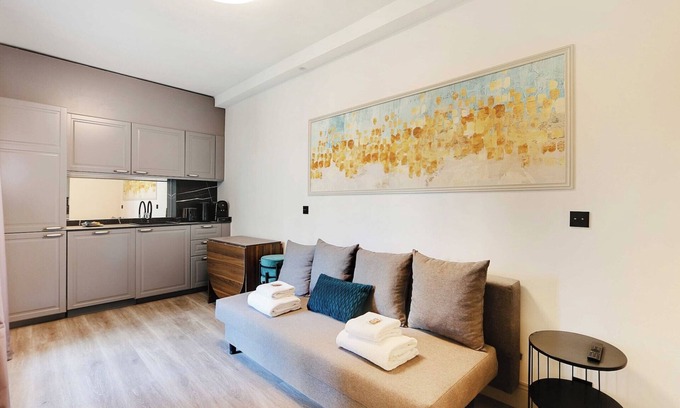 Quartier de la Roquette Apartment | Modern apartment with balcony - 2BR/6P- Roquette