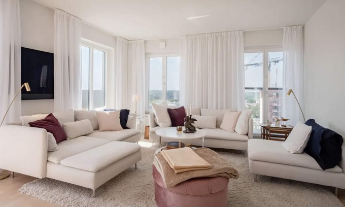 Nacka Apartment | Modern apartment with large terrace and outdoor spa