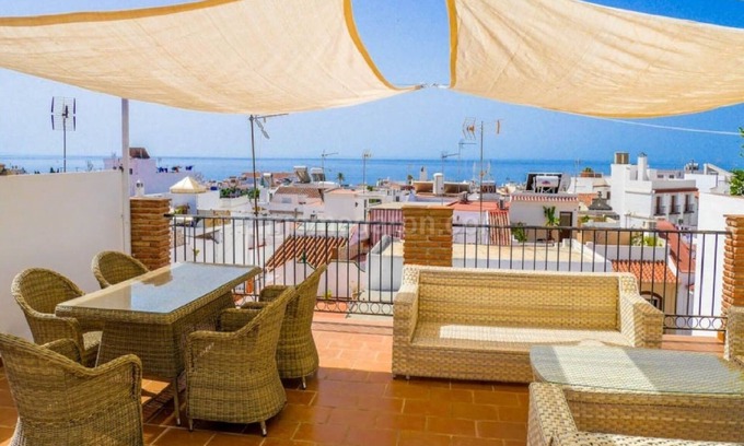 Nerja City Centre Apartment | Modern Apartment with private roof terrace