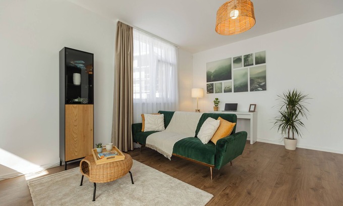 Timisoara Apartment | Modern apartment with balcony, private parking and fast Wi-Fi, Timisoara Centre