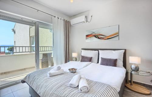 Kastel Stafilic Apartment | Modern apartments with sea view 150 meters to beach