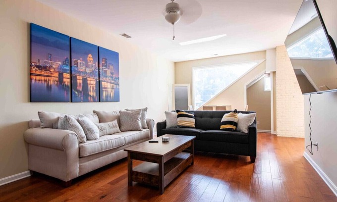 Tyler Park Apartment | Modern Apt above Restaurant. Walkable Shops & Bars