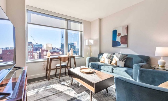 Seaport District Apartment | Modern Apt Downtown Seaport with Gym