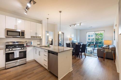 Downtown Apartment | Modern Apt Downtown with Pool