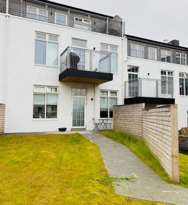 Vesturbær Apartment | Modern Apt RVK City Center