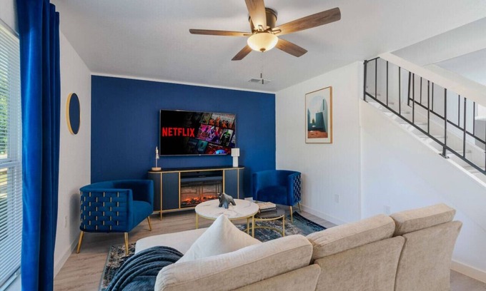 Coronado Hills House | Modern Austin Home near Downtown with Balcony, Fireplace & Parking!
