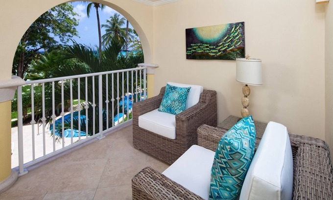 Dover Apartment | Modern Beachfront Condo with Pool - Sapphire 116