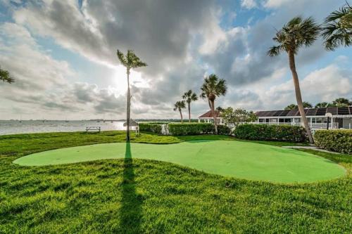 Bayview House | Modern Beach Home - Mins To Beach, Pool, Hot Tub