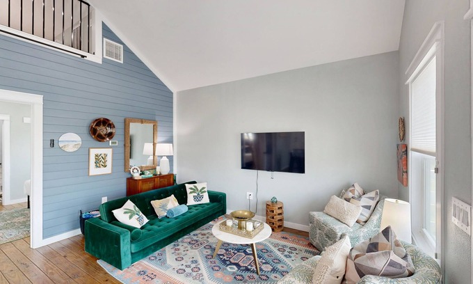 Port Bolivar House | Modern beach house with full kitchen, loft & balcony, close to the beach