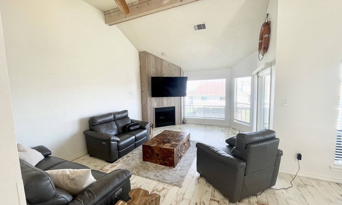 Galveston House | Modern Beach Side 3 Bedroom with a View