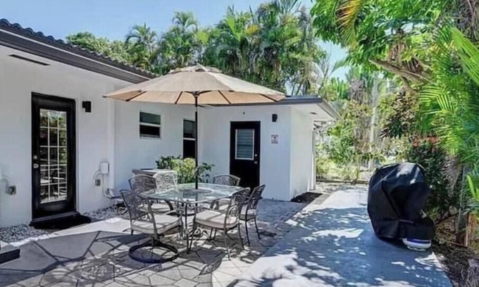 Santa Barbara Estates Villa | Modern Beach Villa 2