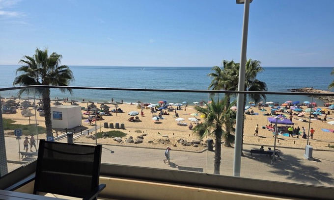 Cavacos Apartment | Modern Beachfront 2BR Apartment with Sea View, A/C, WiFi & Free Parking