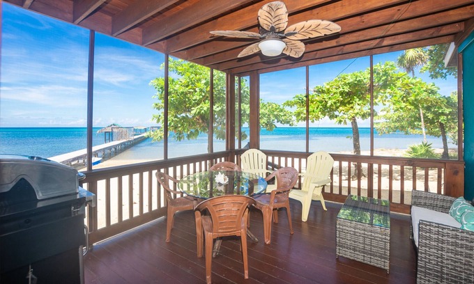 Roatan House | Modern Beachfront Casita with Dock and pool ON THE BEACH