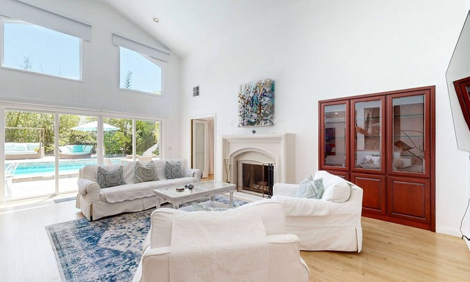 Beverly Hills House | Modern Beverly Hills All-Suite Estate | Pool, Hot Tub | 9 Mins to Rodeo Drive