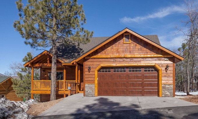 Upper Moonridge House | Modern Big Bear Cabin Epic Views Game Loft Privacy Slopes Nearby