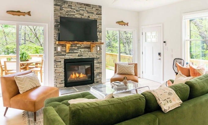 Boone House | Modern Blowing Rock River House-Hammock & Hot Tub