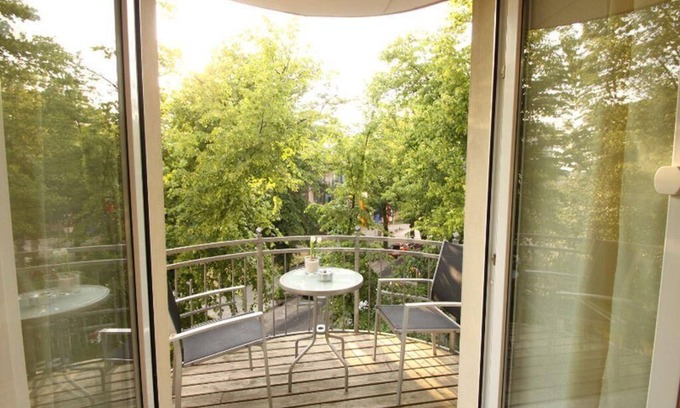 Warnemuende Apartment | Modern, bright apartment with balcony, only 2 min to the beach and Alter Strom