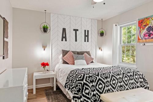 Winterville House | Modern Bulldog Escape