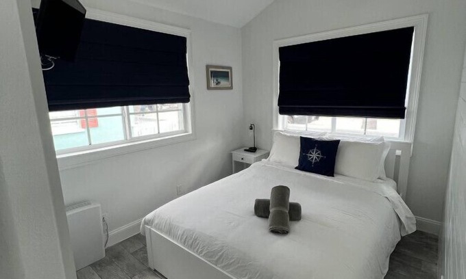 Sunset Beach House | Modern bungalow w/Oceanview #9