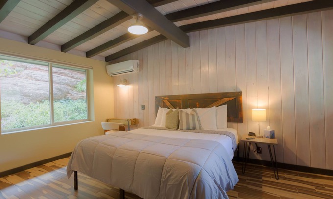 Sedona Cabin | Modern cabin for 4 with views of the red rocks and next to Slide Rock State park
