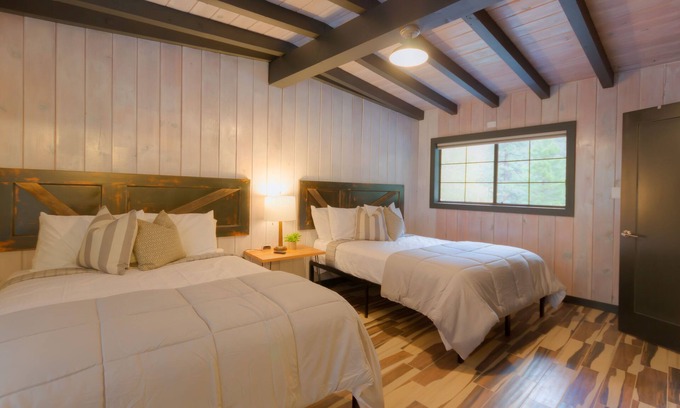 Sedona Cabin | Modern cabin for 6 with views of the red rocks and next to Slide Rock State park