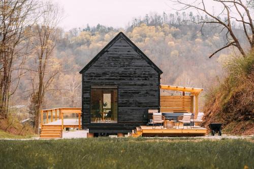 Frenchburg House | Modern Cabin Nestled on 40 Acres with Hot Tub