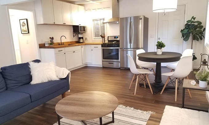 Crestline Cabin | Modern Cabin - Walk to town and the Lake!