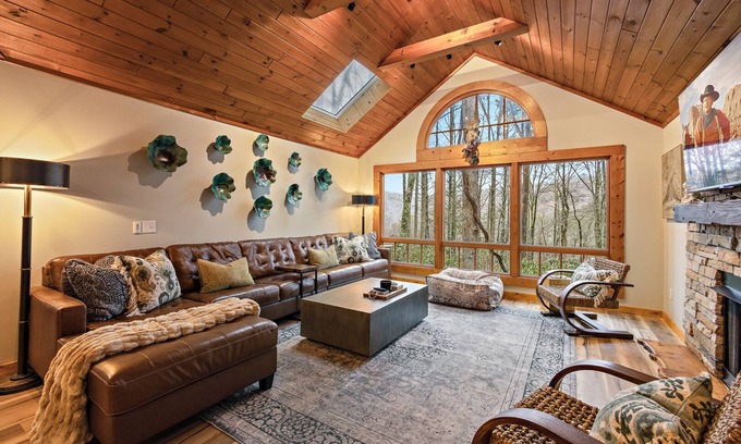 Banner Elk Cabin | Modern Cabin with Hot Tub & Views