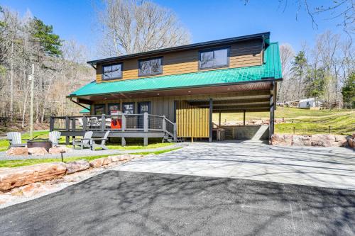 Tallassee House | Modern Cabin with Hot Tub Near Tail of the Dragon!