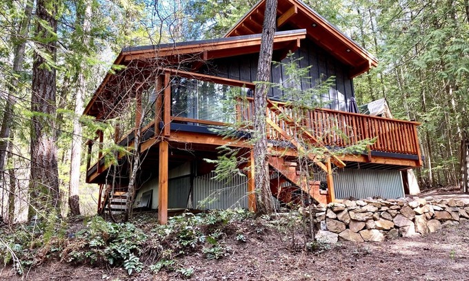 Blind Bay Cabin | Modern cabin with private beach access in Blind Bay!