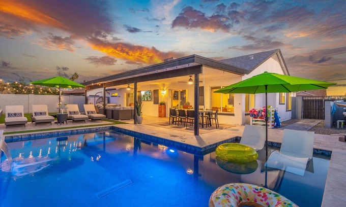 Westgreen Estates House | Modern Cactus - Heated Pool and Hot Tub