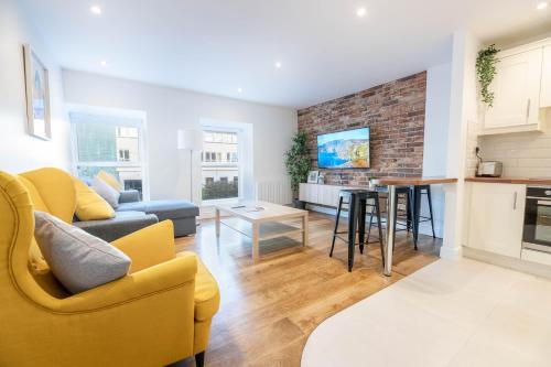 Galway Apartment | Modern CANAL VIEW Home, in City Centre, Sleeps 8