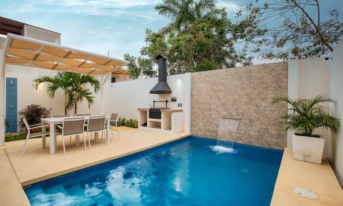 Arrecife House | Modern & centrally located with private pool & BBQ - Walk to Everything!