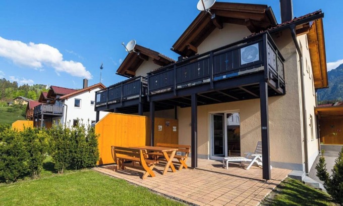 Kotschach-Mauthen Ski Chalet | Modern chalet near the slopes with a ski storage
