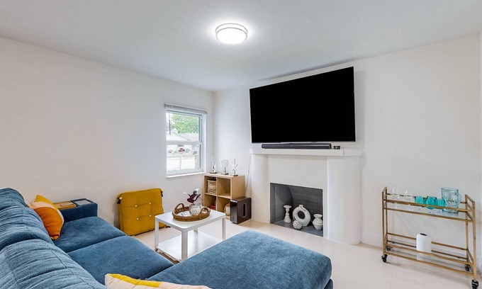 Gladeview House | Modern charmer with wood fireplace, central location, & AC