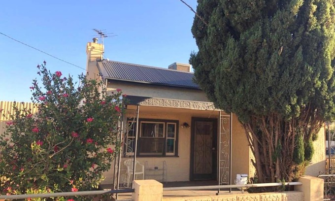 Broken Hill House | Modern Charming Miners’ Cottage +Free Internet