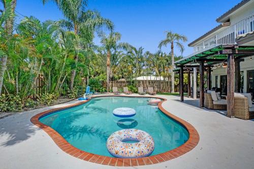 Pompano Beach Villa | Modern Chic 7-BR w Amazing Pool Gameroom