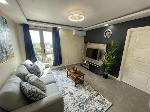 Eden Gardens Apartment | Modern Chic Apartment Suite With Pool & Ocean View