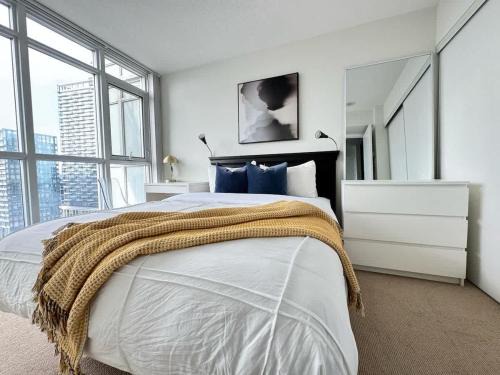 CityPlace Apartment | Modern City Escape 1-BR Retreat Downtown Toronto