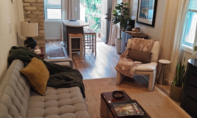 Payne - Phalen House | Modern City Home, WI-FI, Privacy, 1-mile downtown St Paul