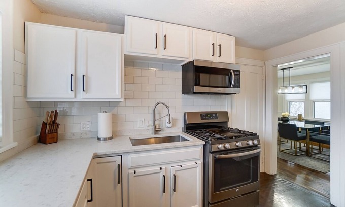 Mount Auburn House | Modern City Retreat, 3BR Stay 3min. to DWTN & OTR