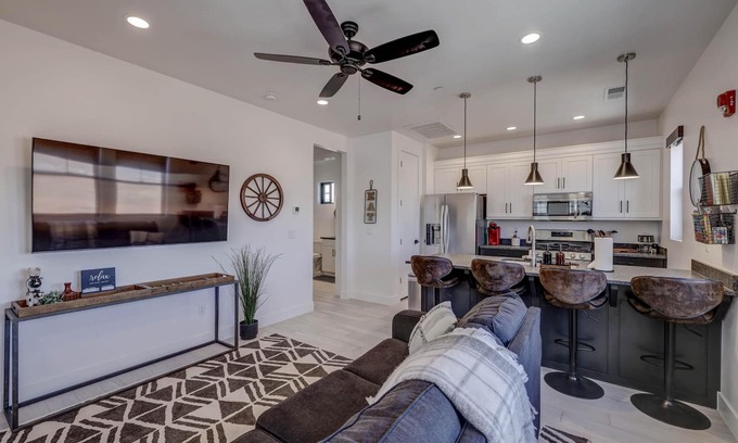 St. George Cottage | Modern | Clean | Get-a-way for two! | Mini Ranch casita